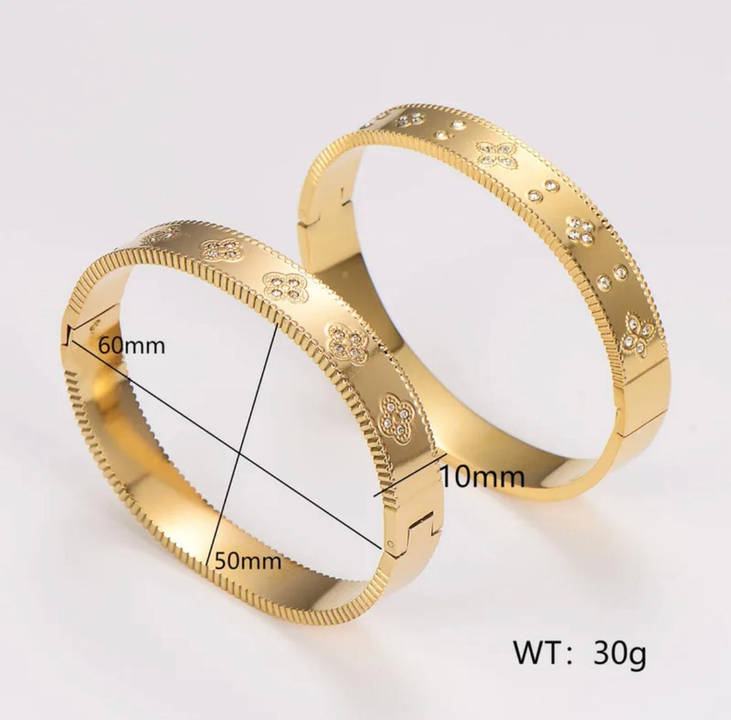 Manifest Luck - Clover Bangle