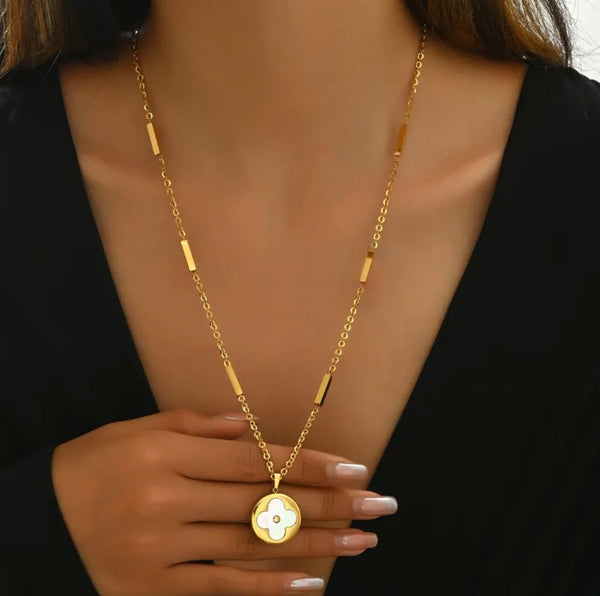 Golden Pearl Shell Clover Necklace