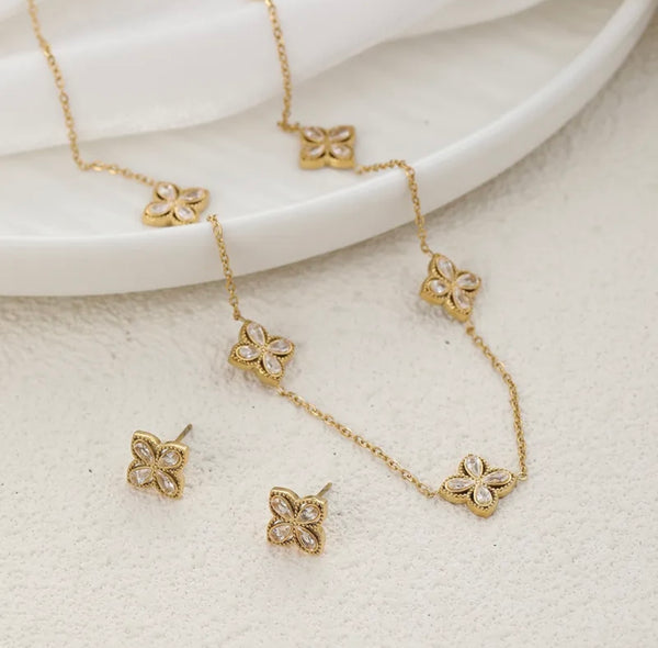 Diamond Flower Necklace Set